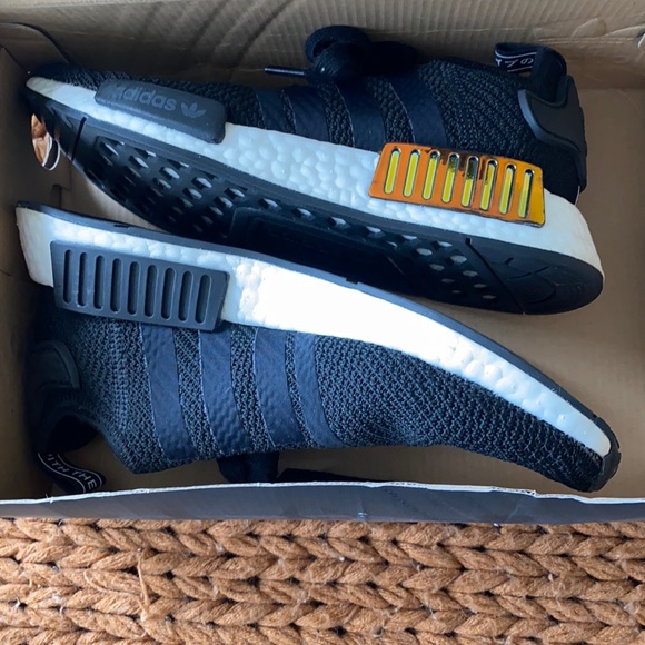 Adidas NMD_R1 Shoes - Picture 2 of 6